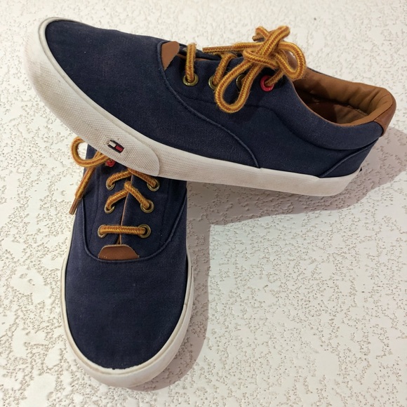 Tommy Hilfiger  size 2 - Picture 10 of 10